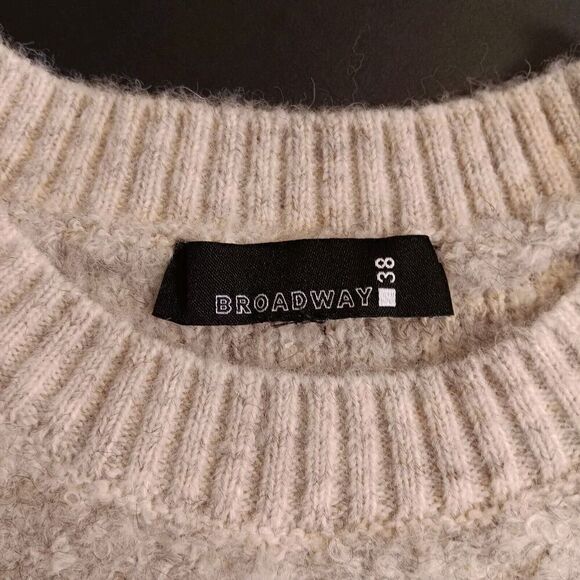 Broadway 38 Beige Boxy Polyester Wool Blend Cozy Warm Crew Neck Sweater Size M/L - Picture 6 of 9